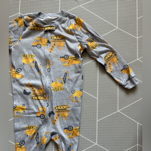 Carter's|Babt boy/toddler Gray and Yellow footie pajamas with Construction Motif - Picture 4 of 7